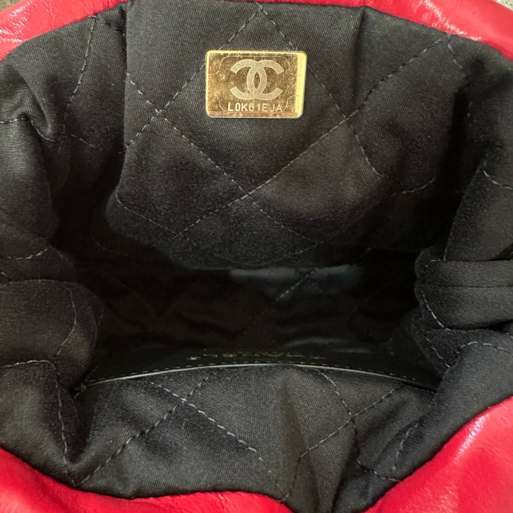 Chanel Red and Black Leather Shoulder Bag - Picture 5 of 6